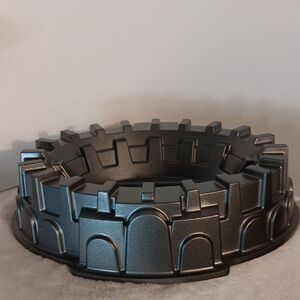 Nordic Ware "Sports Arena" Super Bowl Shaped Bundt / Baking Pan